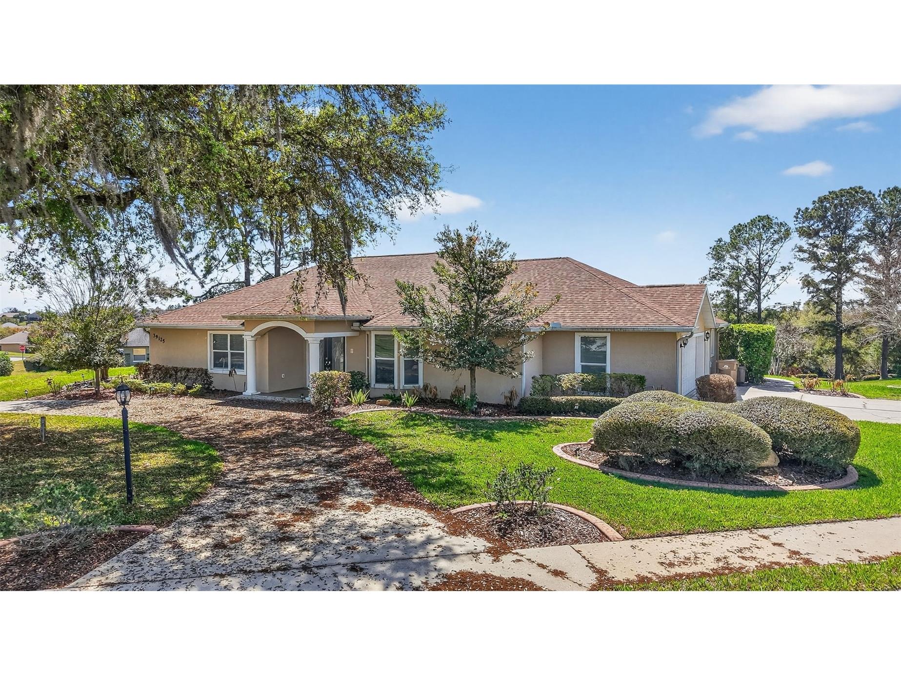 39125 Tacoma Drive Lady Lake FL 32159 - LAKE GRIFFIN G5109495 image2