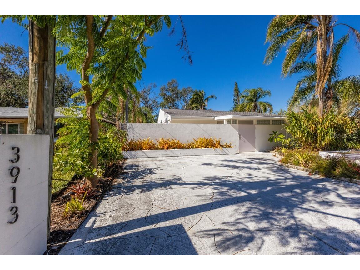 3913 Chapel Drive Sarasota FL 34234 A4631318 image1