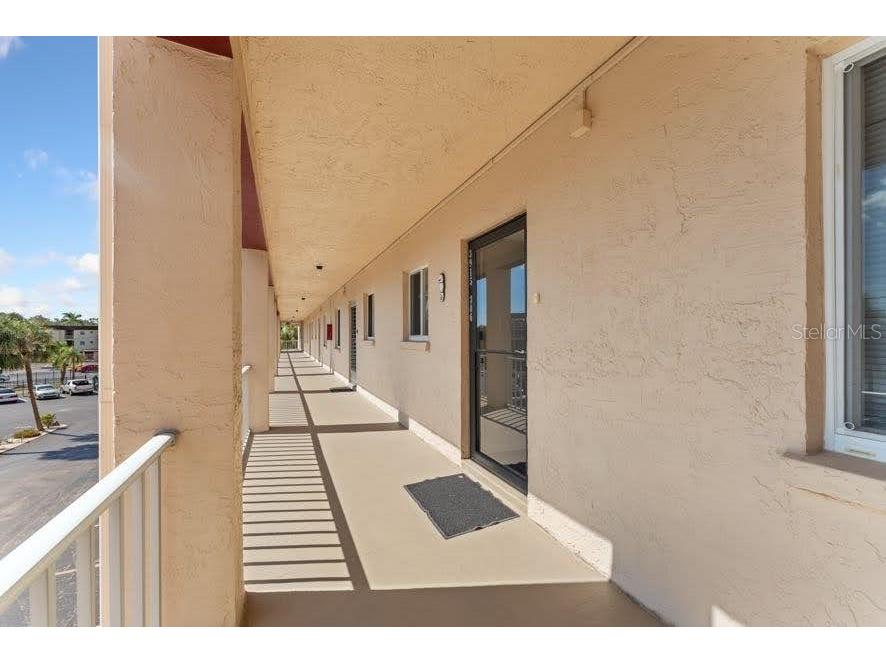 3915 Lake Bayshore Drive #BLDG F 306 Bradenton FL 34205 A4668719 image1