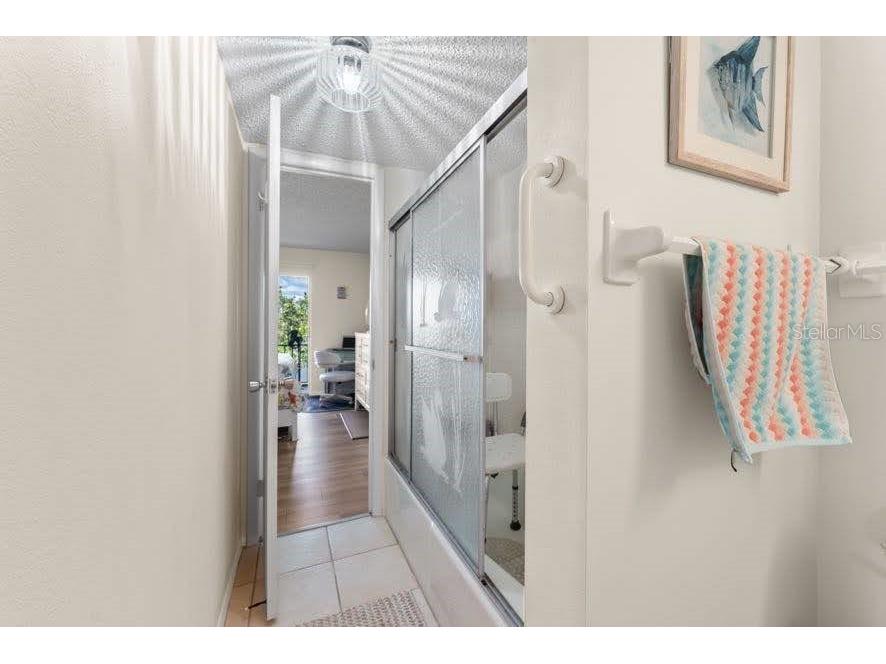 3915 Lake Bayshore Drive #BLDG F 306 Bradenton FL 34205 A4668719 image12