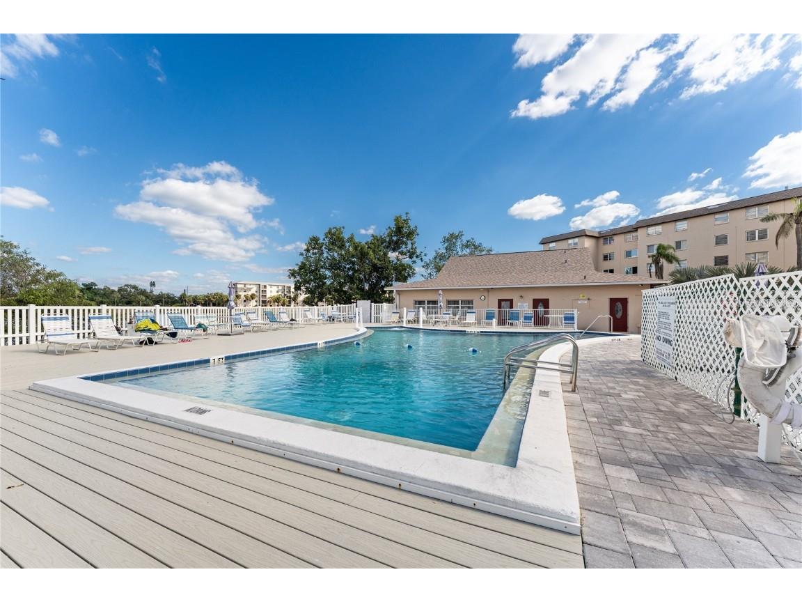 3915 Lake Bayshore Drive #BLDG F 306 Bradenton FL 34205 A4668719 image22