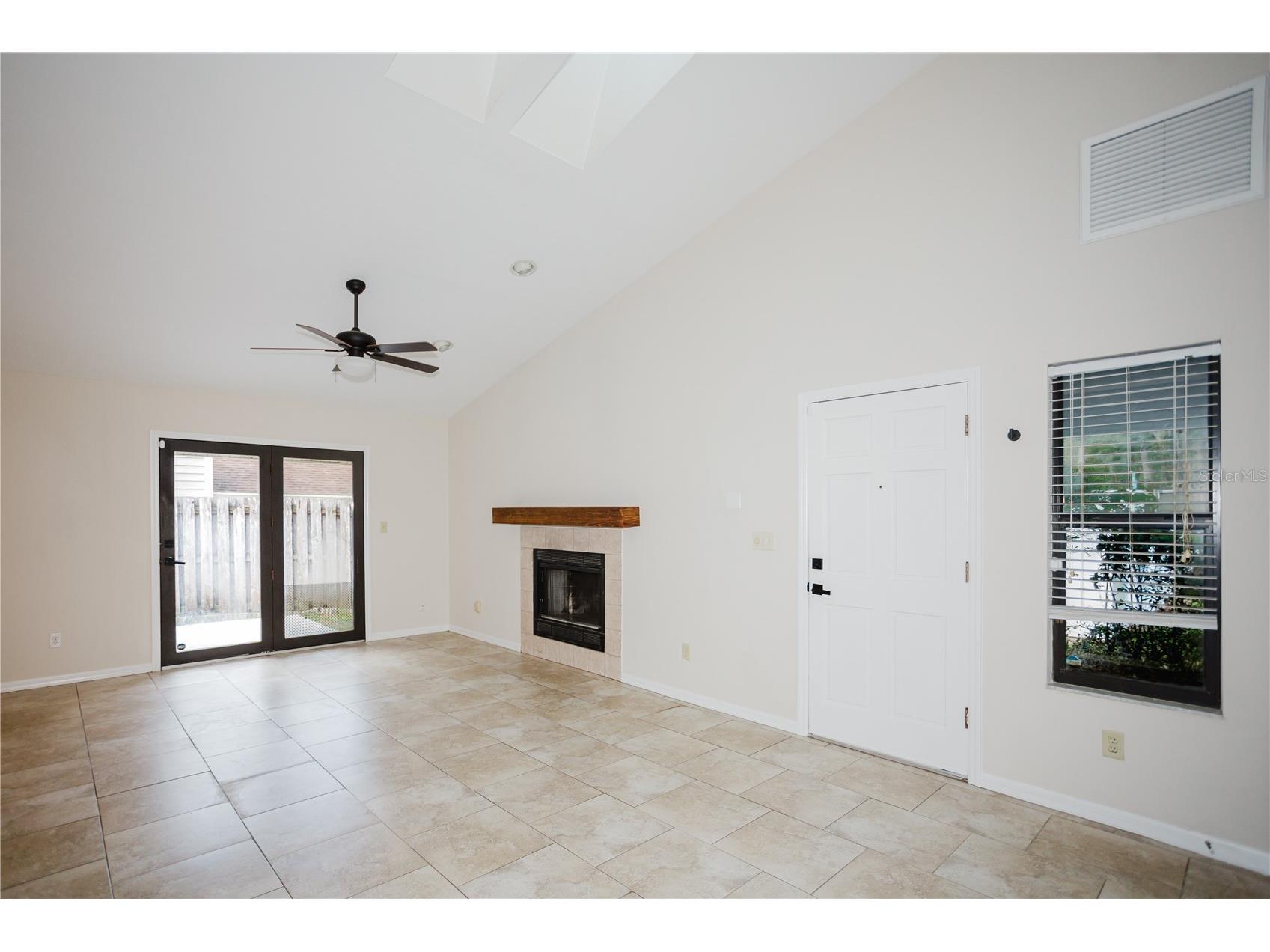 3915 NW 7th Place Gainesville FL 32607 GC541739 image7