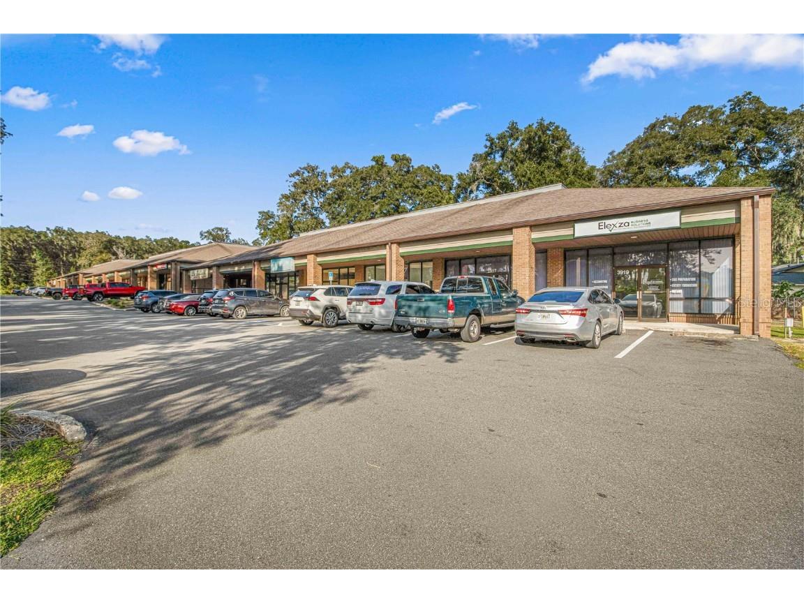 3915 SE Lake Weir Avenue, Ocala, FL, 34480 MLS OM665684 Edina Realty