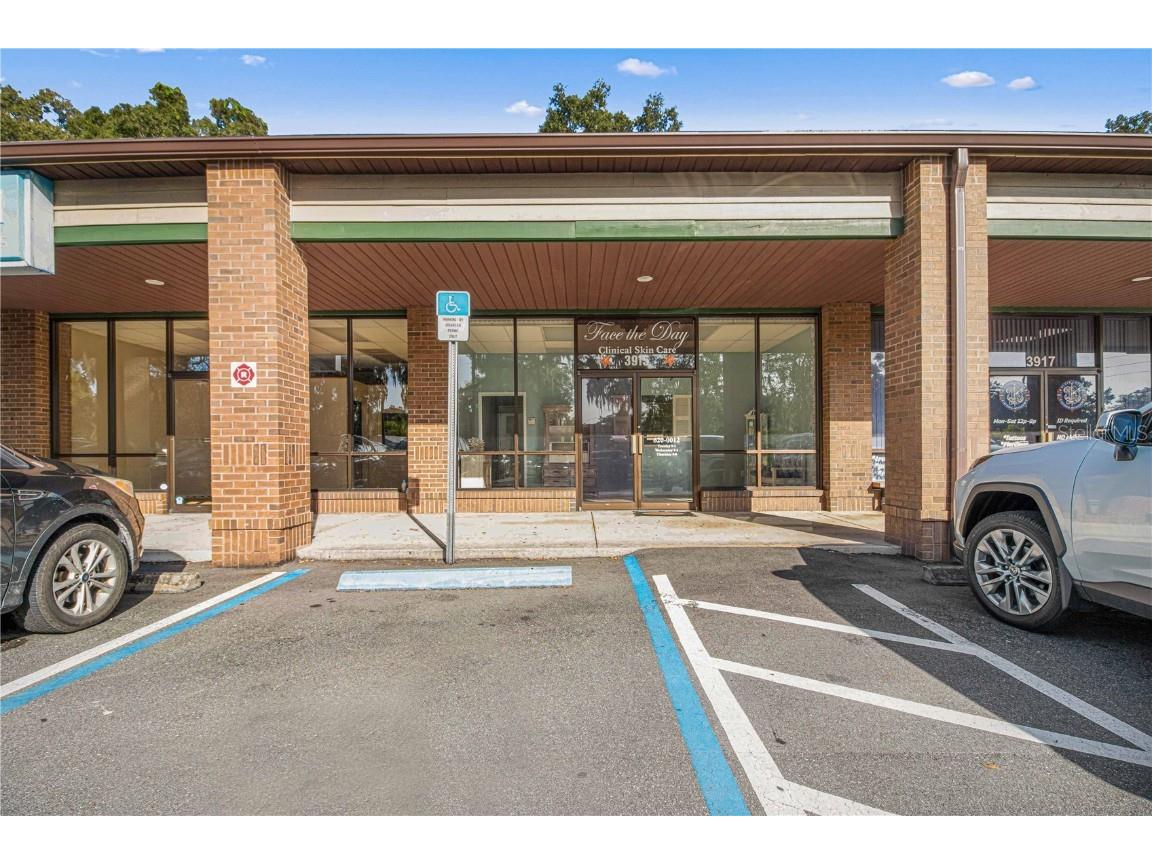 3915 SE Lake Weir Avenue, Ocala, FL, 34480 MLS OM665684 Edina Realty