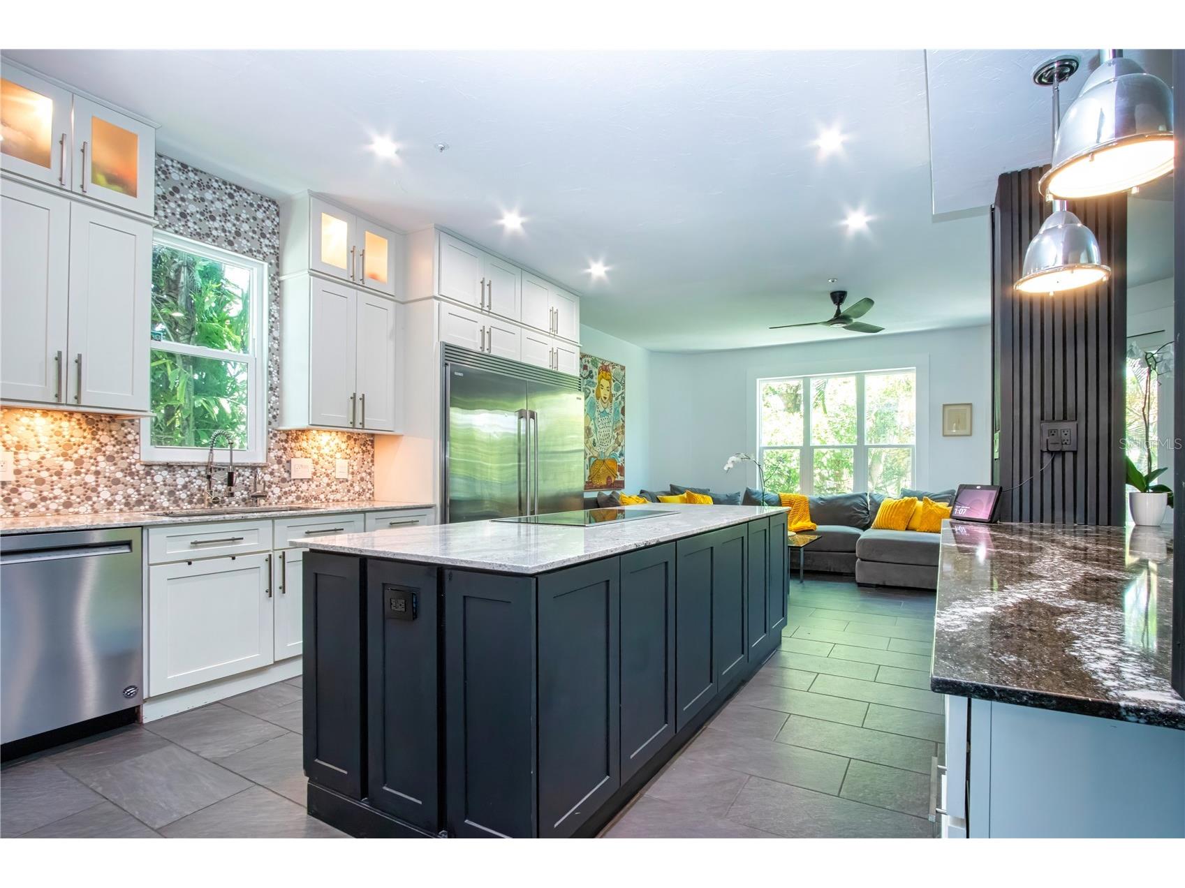 3915 Somerset Drive #9 Sarasota FL 34242 A4698567 image20