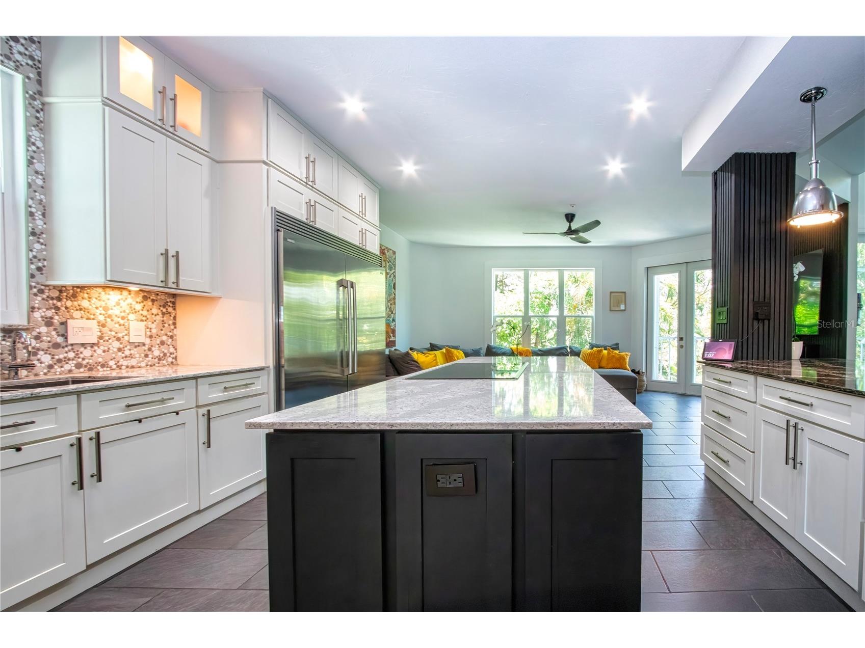 3915 Somerset Drive #9 Sarasota FL 34242 A4698567 image22