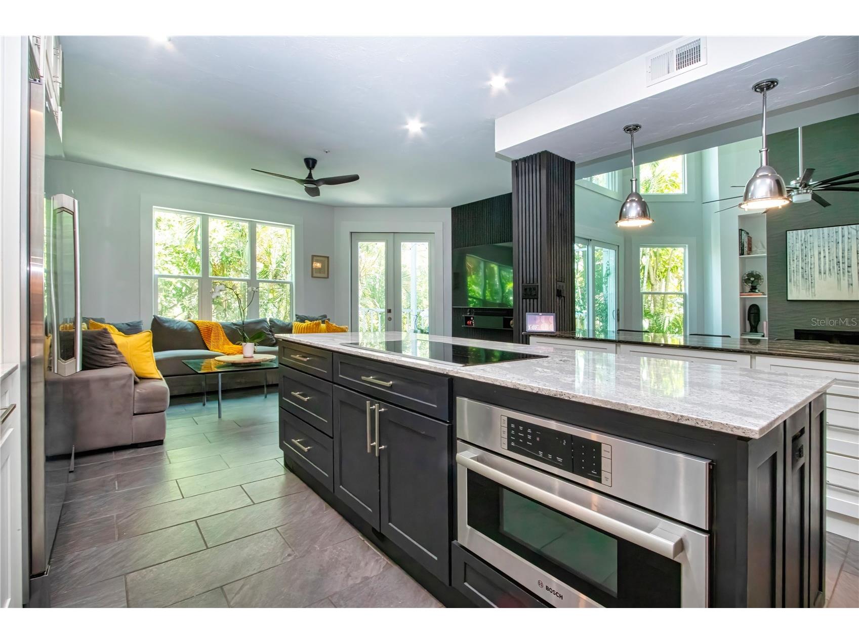 3915 Somerset Drive #9 Sarasota FL 34242 A4698567 image24