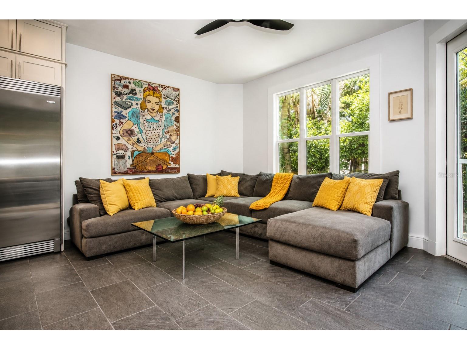 3915 Somerset Drive #9 Sarasota FL 34242 A4698567 image25