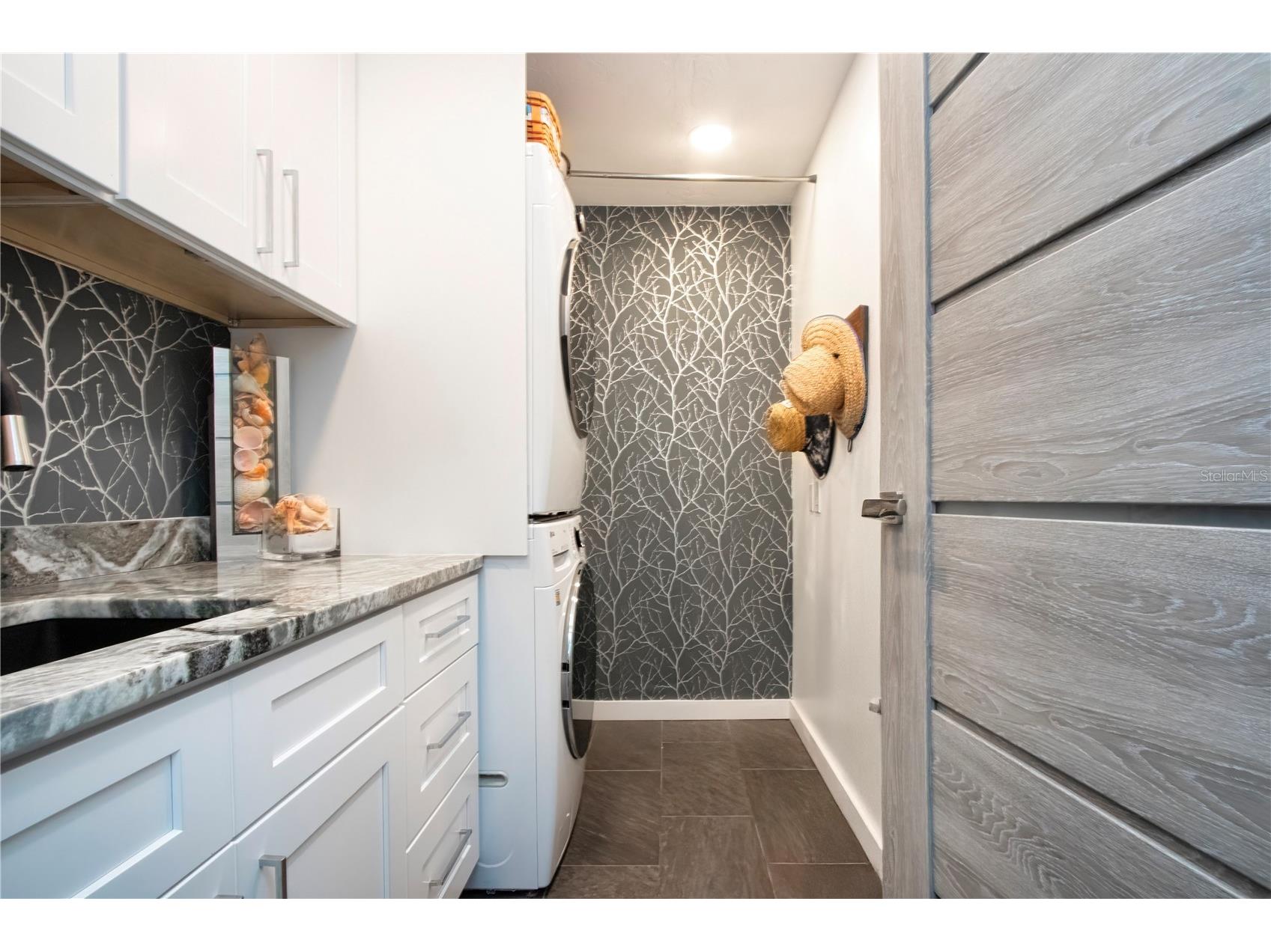 3915 Somerset Drive #9 Sarasota FL 34242 A4698567 image30