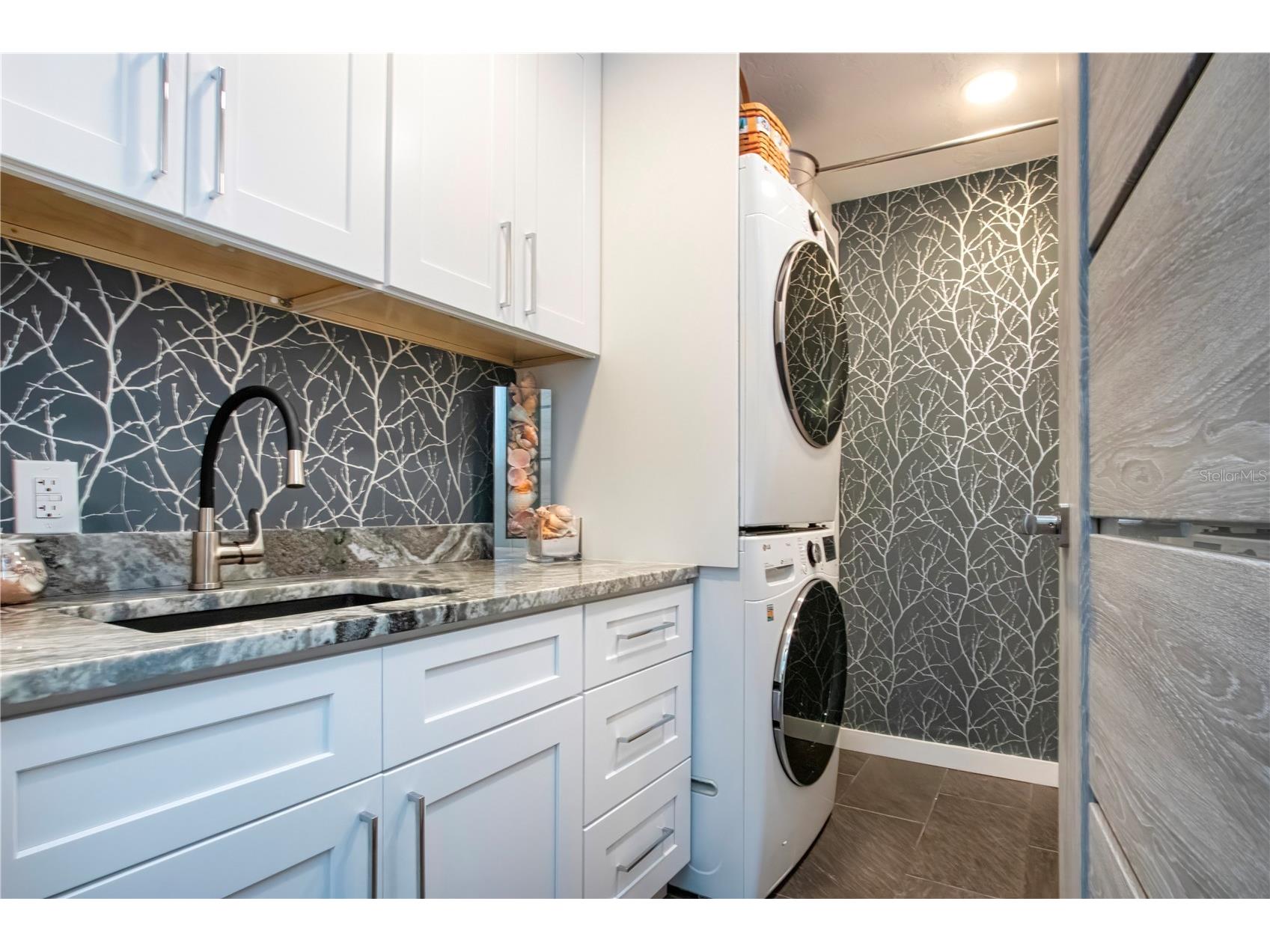 3915 Somerset Drive #9 Sarasota FL 34242 A4698567 image31
