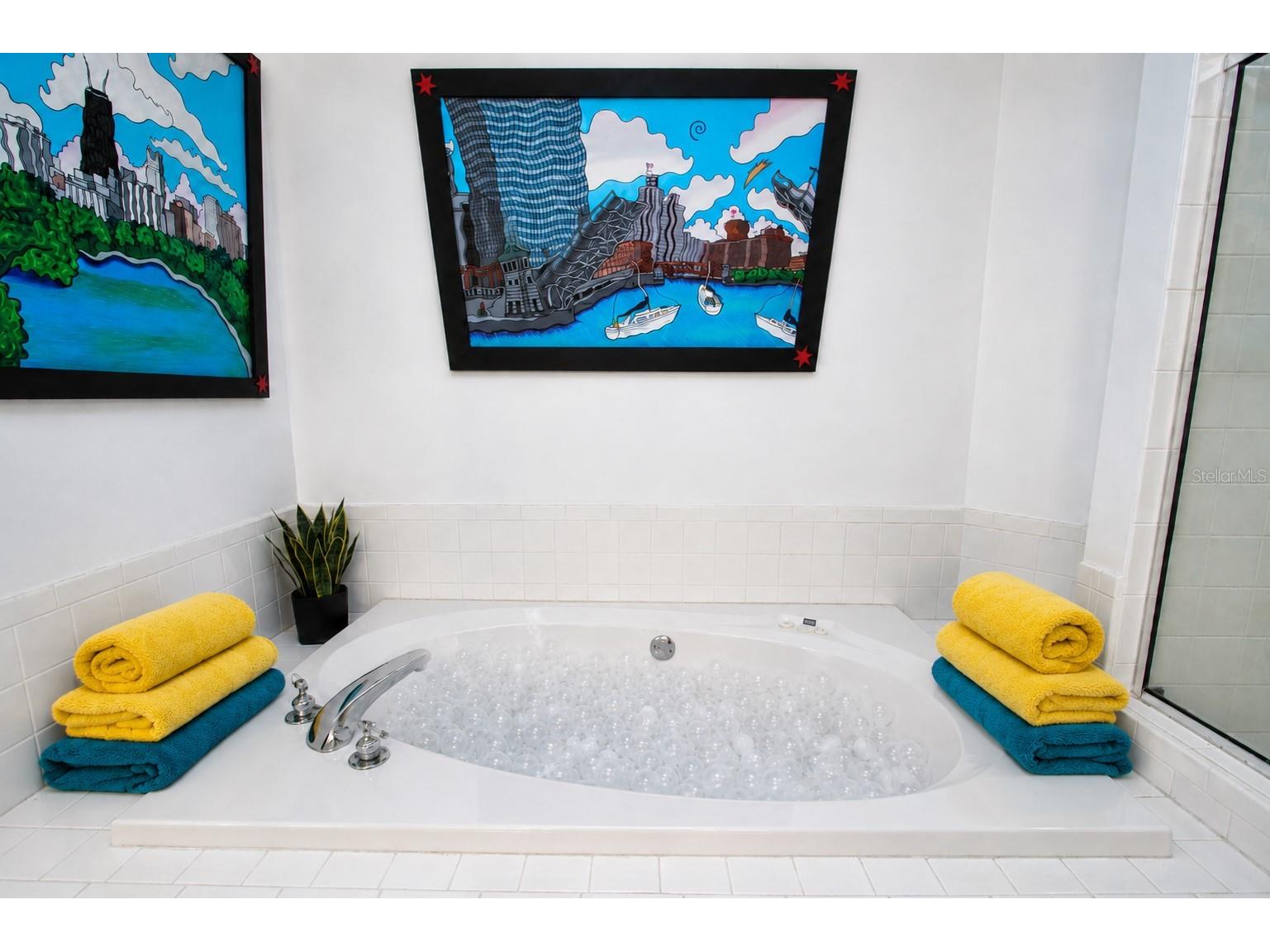 3915 Somerset Drive #9 Sarasota FL 34242 A4698567 image43