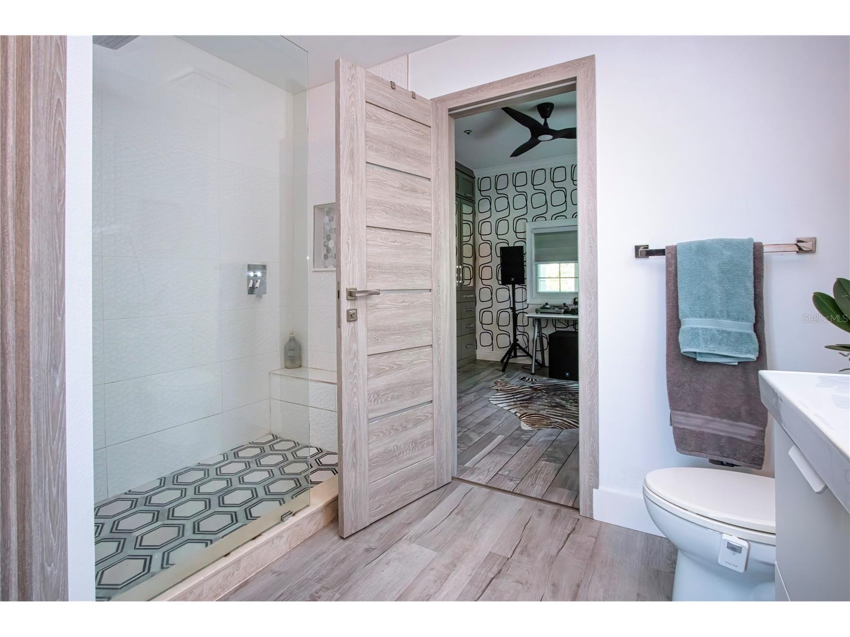 3915 Somerset Drive #9 Sarasota FL 34242 A4698567 image47