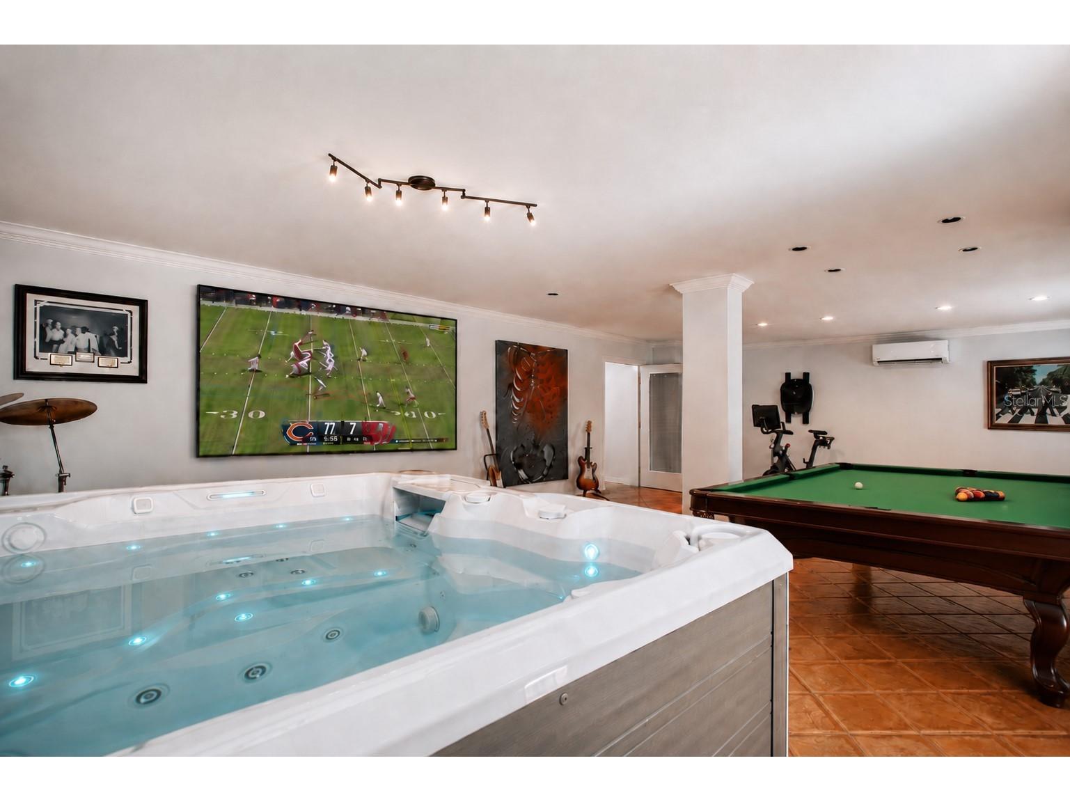 3915 Somerset Drive #9 Sarasota FL 34242 A4698567 image54