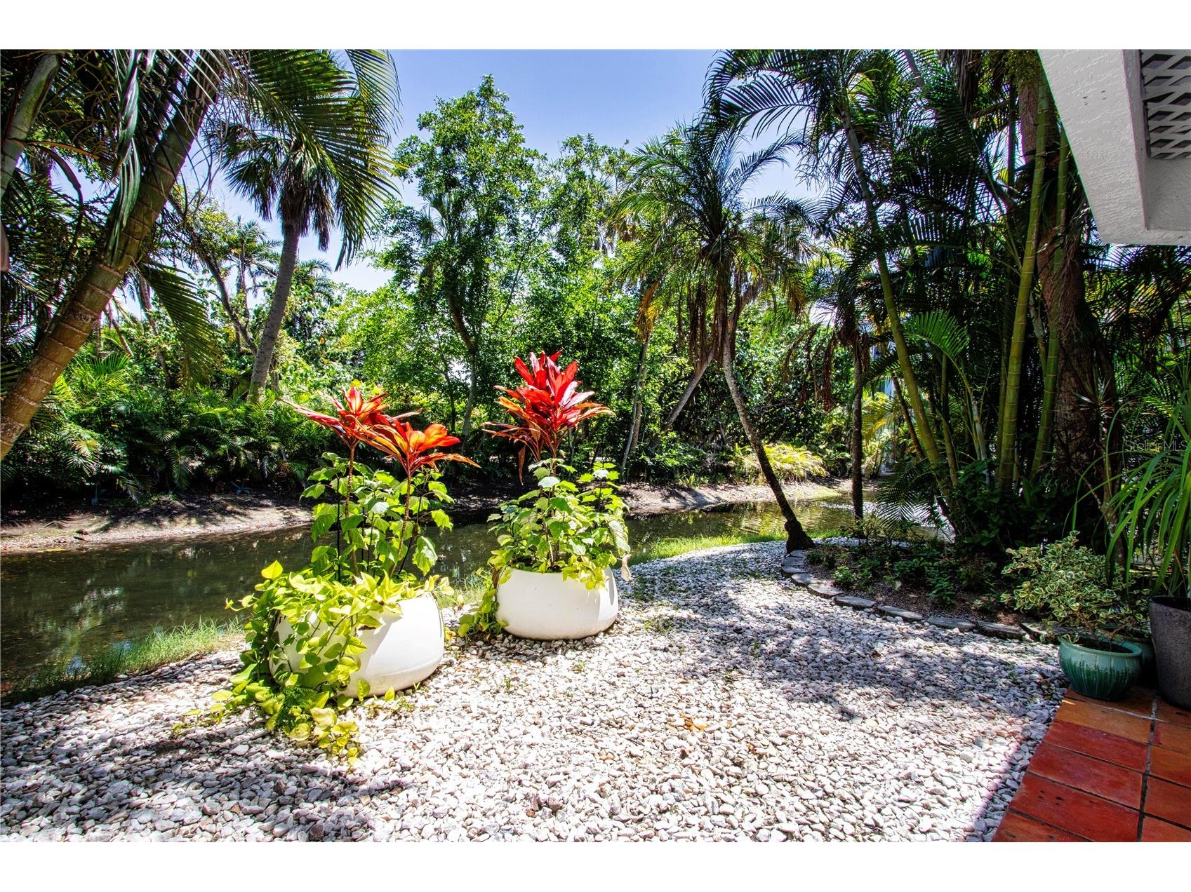 3915 Somerset Drive #9 Sarasota FL 34242 A4698567 image63