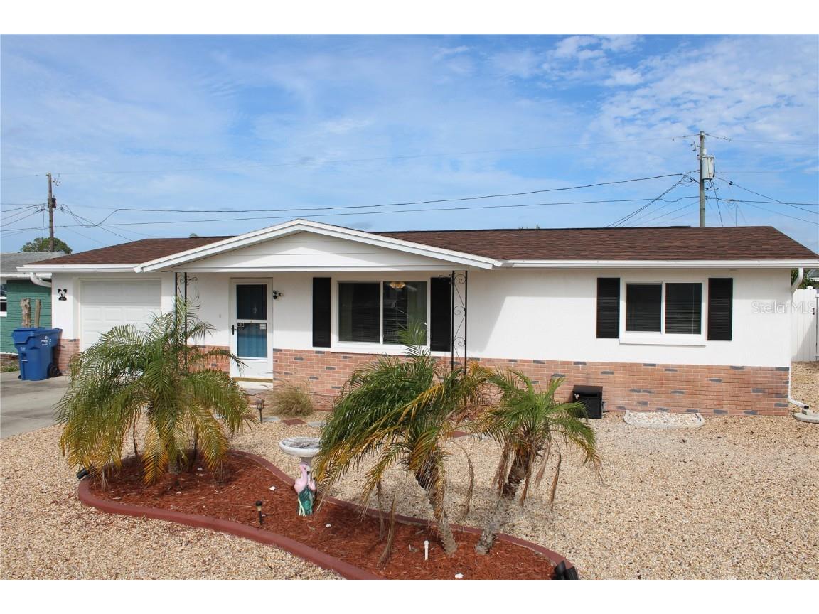 3917 Cherrywood Drive Holiday FL 34691 OM671578 image1