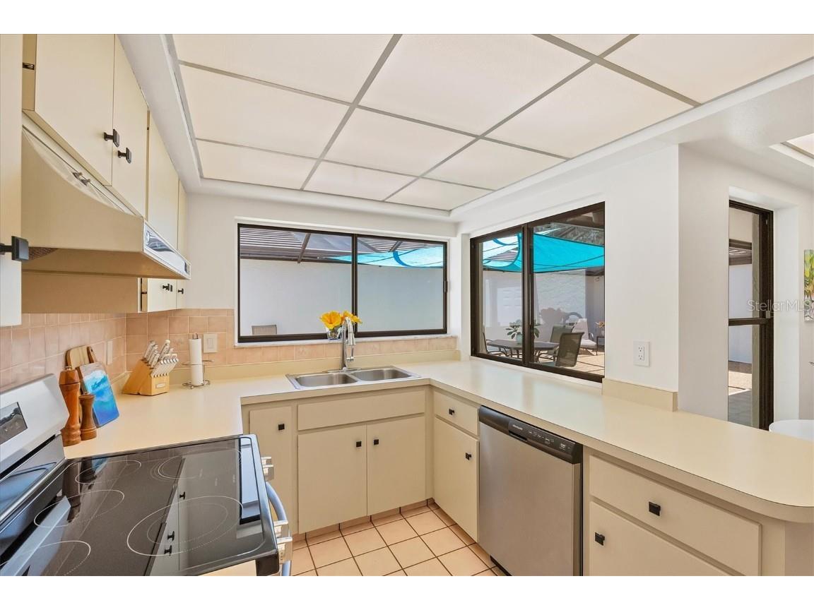 3919 Glen Oaks Manor Drive Sarasota FL 34232 A4652669 image17