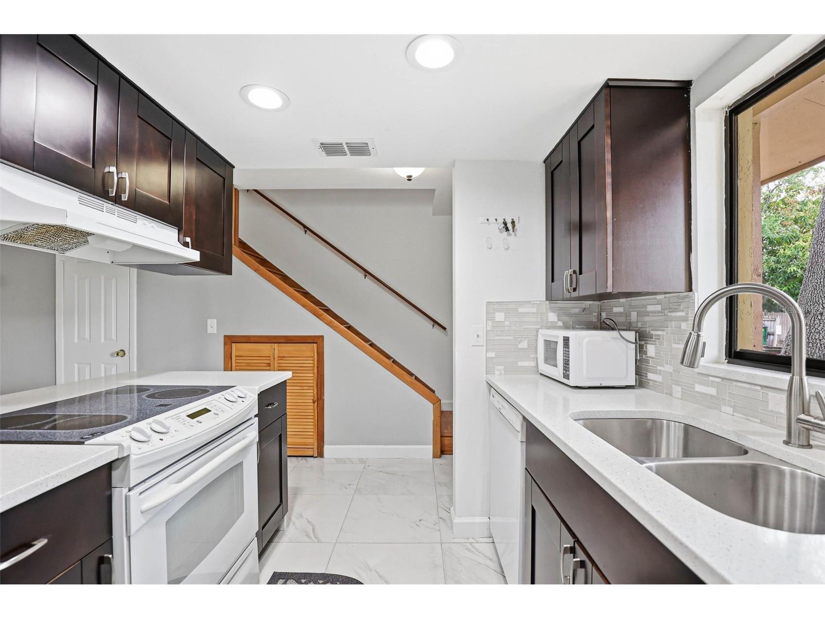 3919 Pine Limb Court Tampa FL 33614 TB8491521 image10