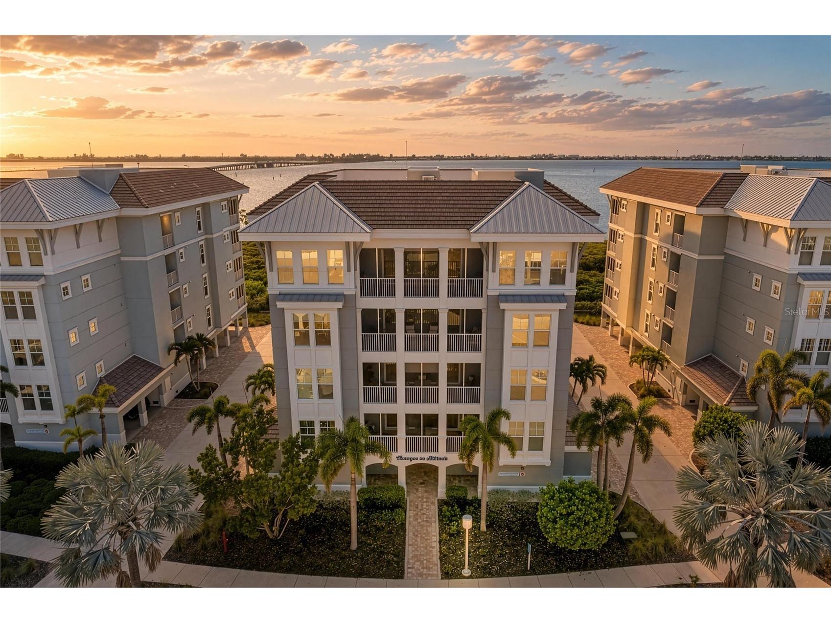 392 Aruba Circle #102 Bradenton FL 34209 A4692888 image1