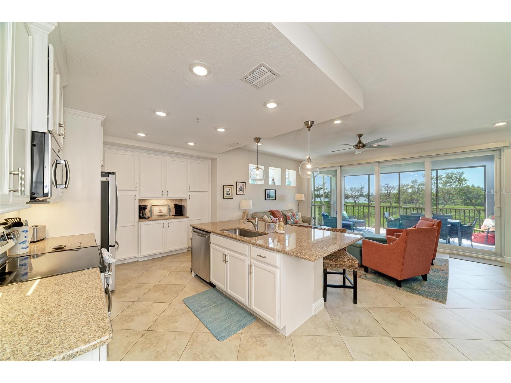 392 Aruba Circle #102 Bradenton FL 34209 A4692888 image5