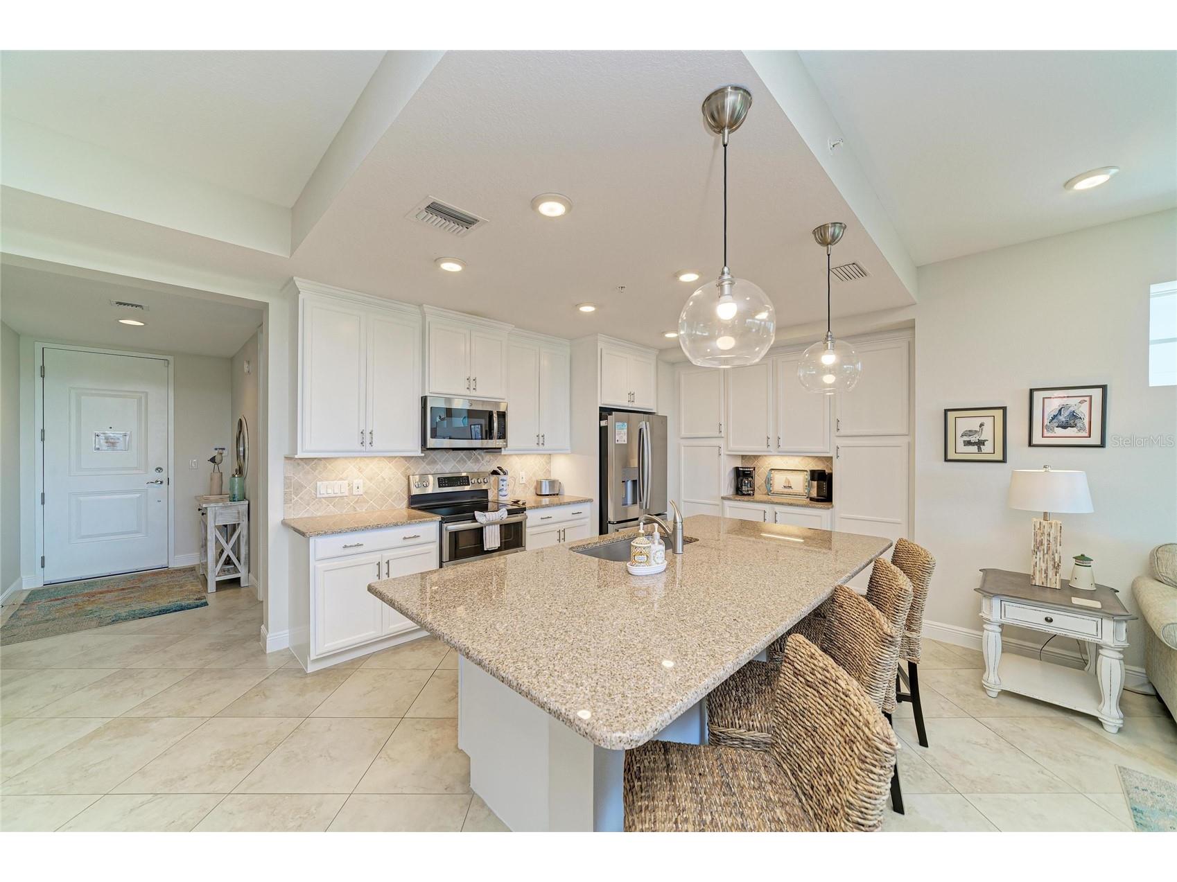 392 Aruba Circle #102 Bradenton FL 34209 A4692888 image7