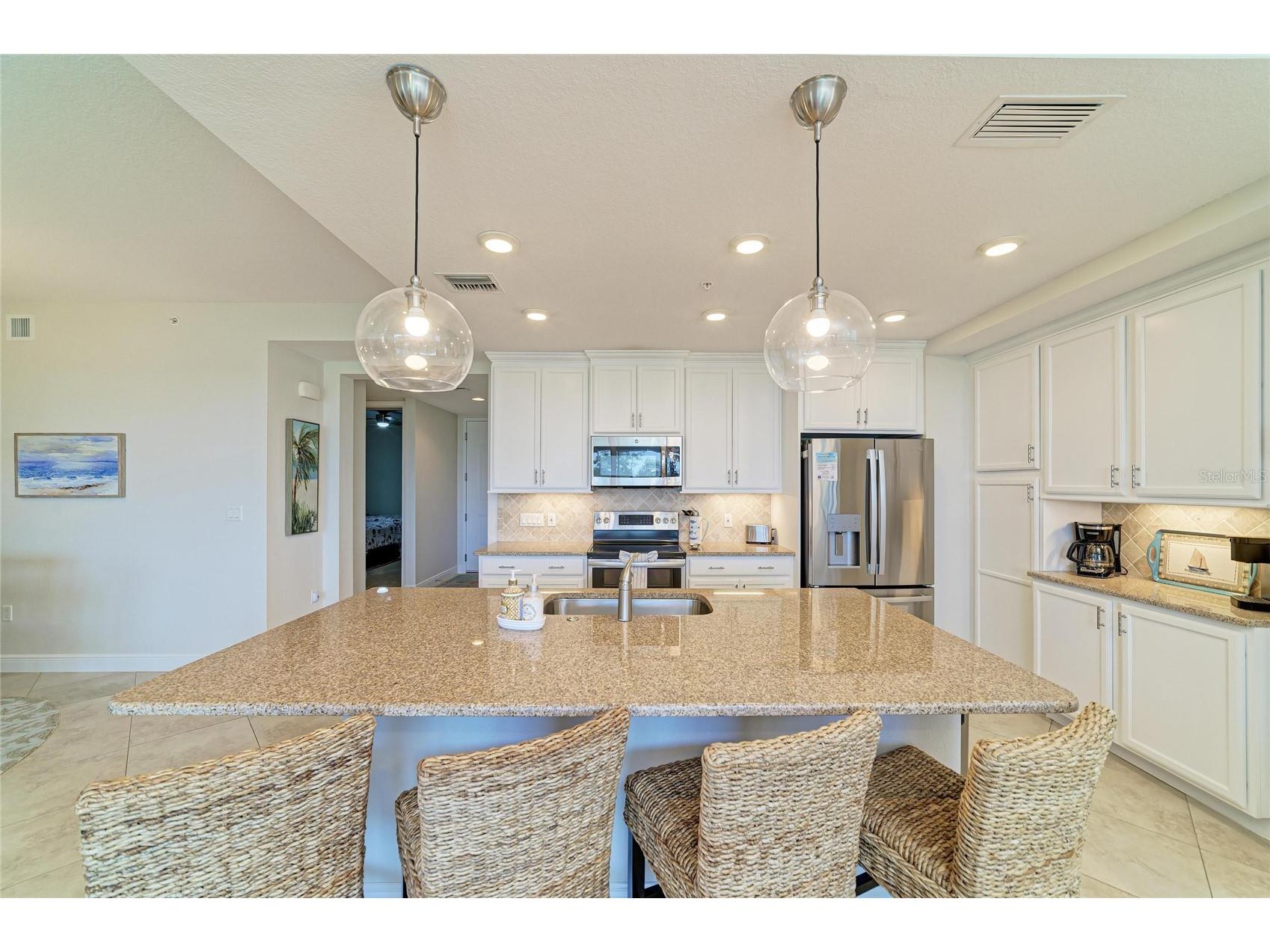 392 Aruba Circle #102 Bradenton FL 34209 A4692888 image8
