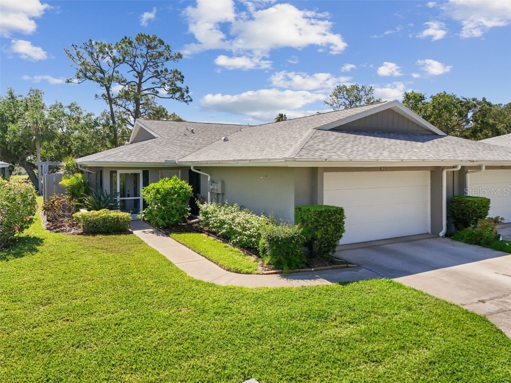 3921 Center Gate Circle #11 Sarasota FL 34233 A4648955 image1