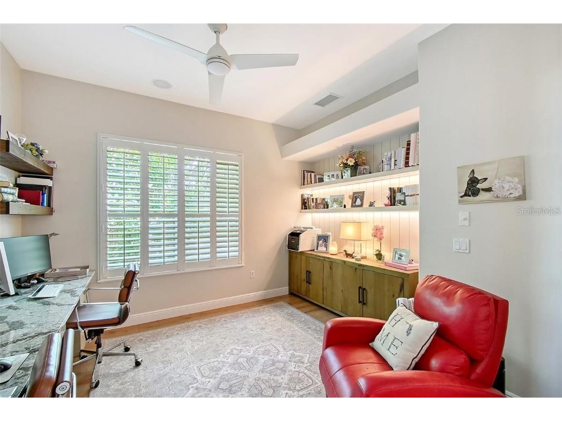 3921 Maravic Place Sarasota FL 34231 A4668587 image16