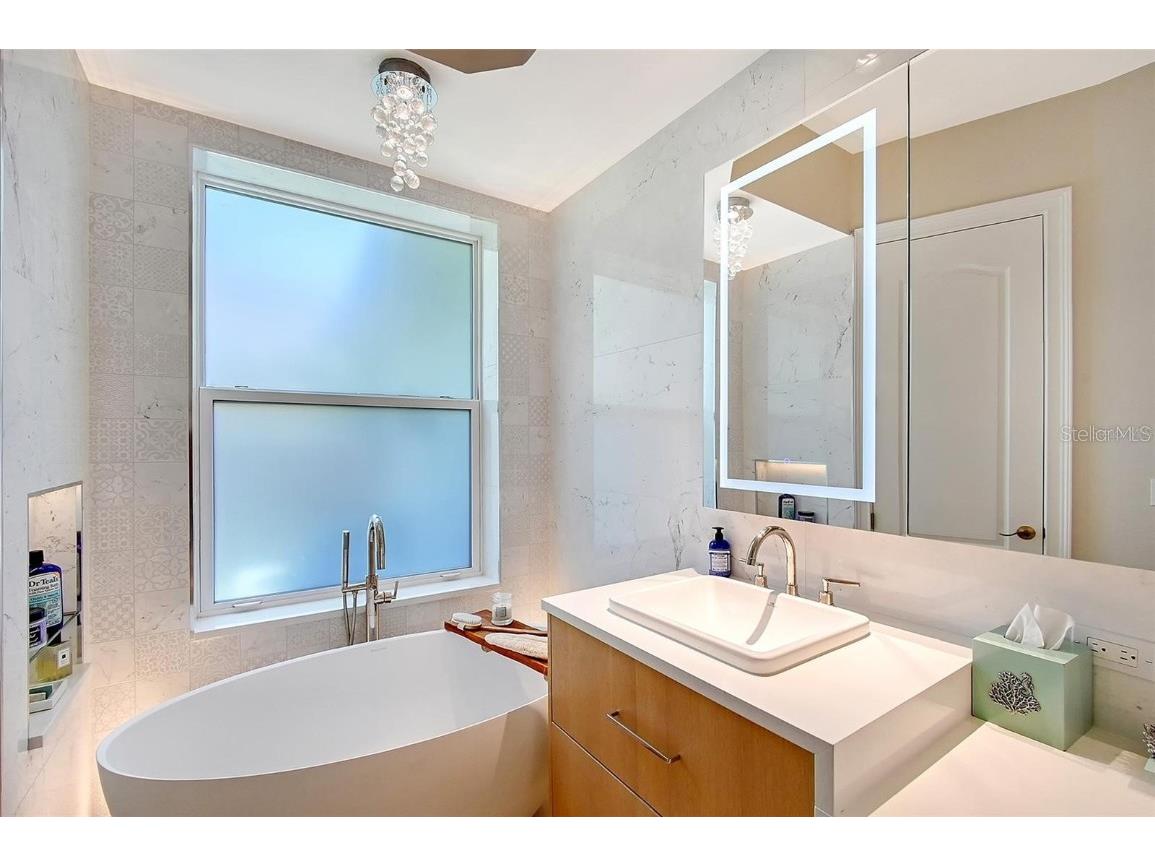 3921 Maravic Place Sarasota FL 34231 A4668587 image21