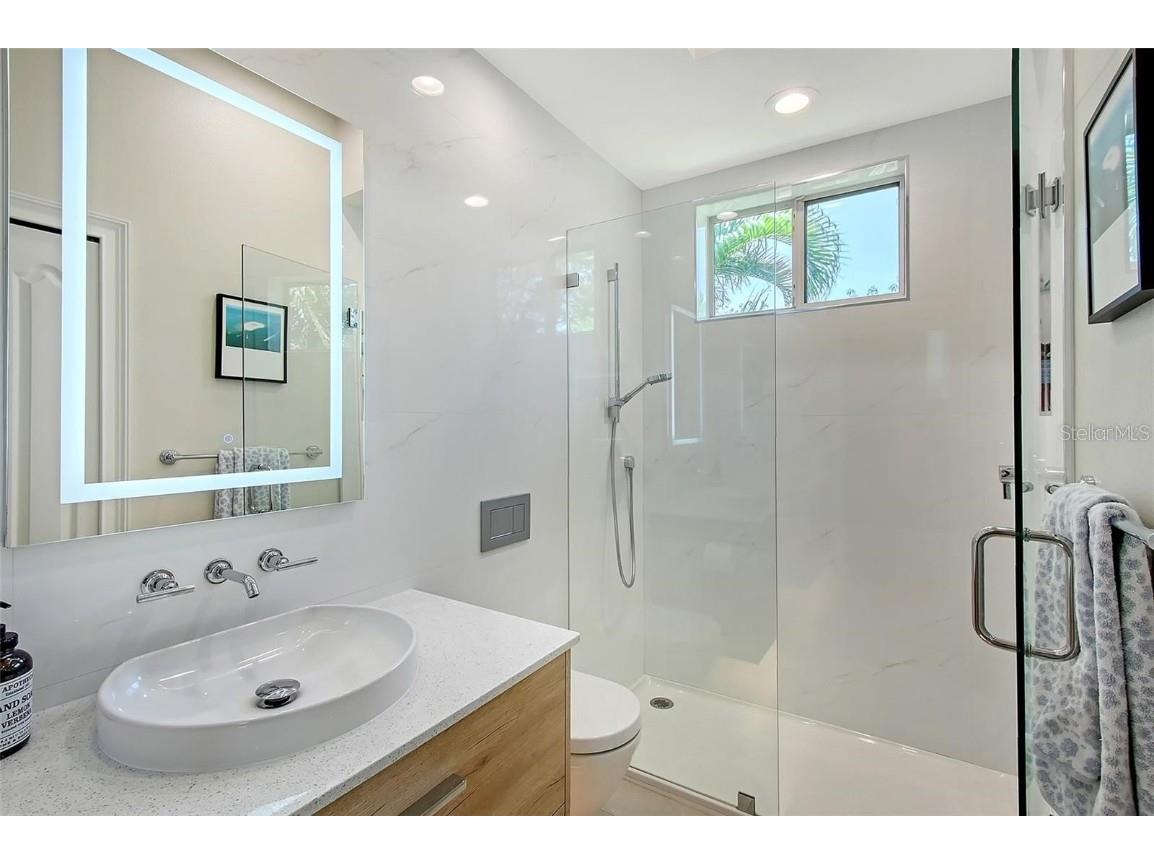 3921 Maravic Place Sarasota FL 34231 A4668587 image25