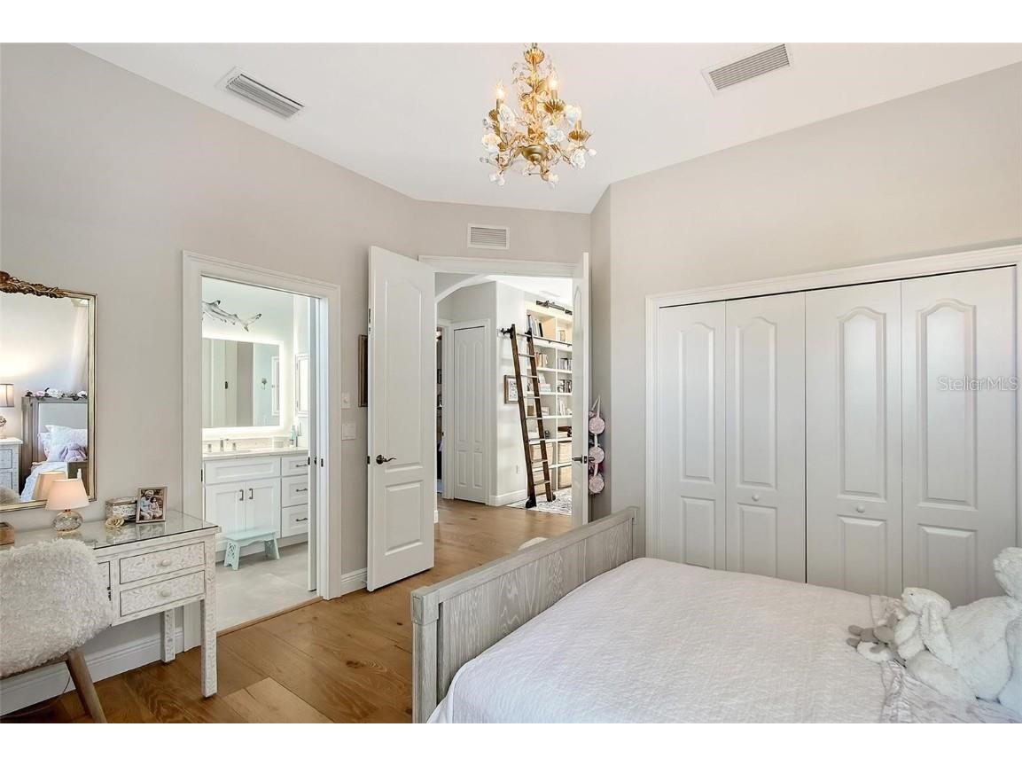 3921 Maravic Place Sarasota FL 34231 A4668587 image28