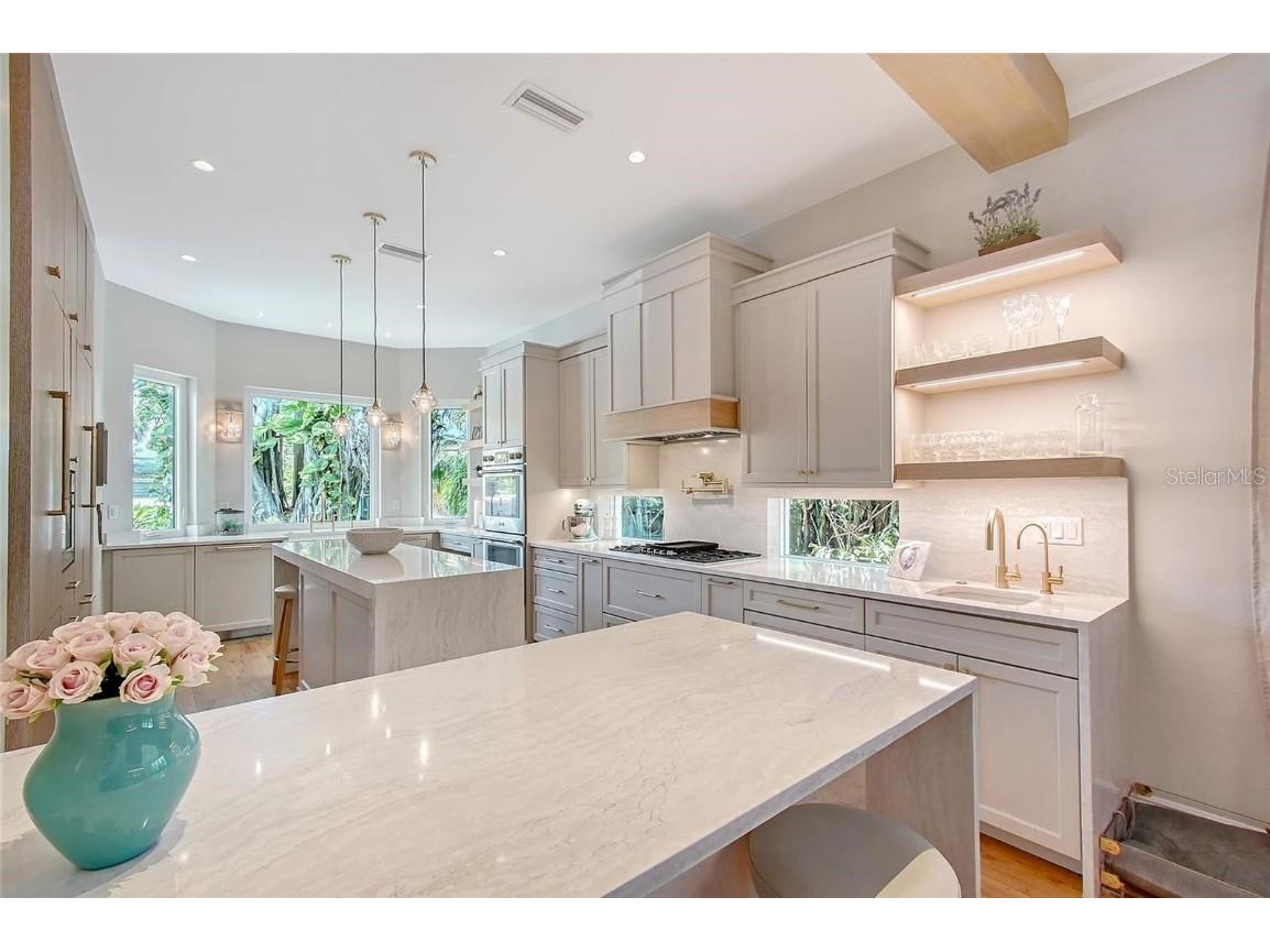 3921 Maravic Place Sarasota FL 34231 A4668587 image3