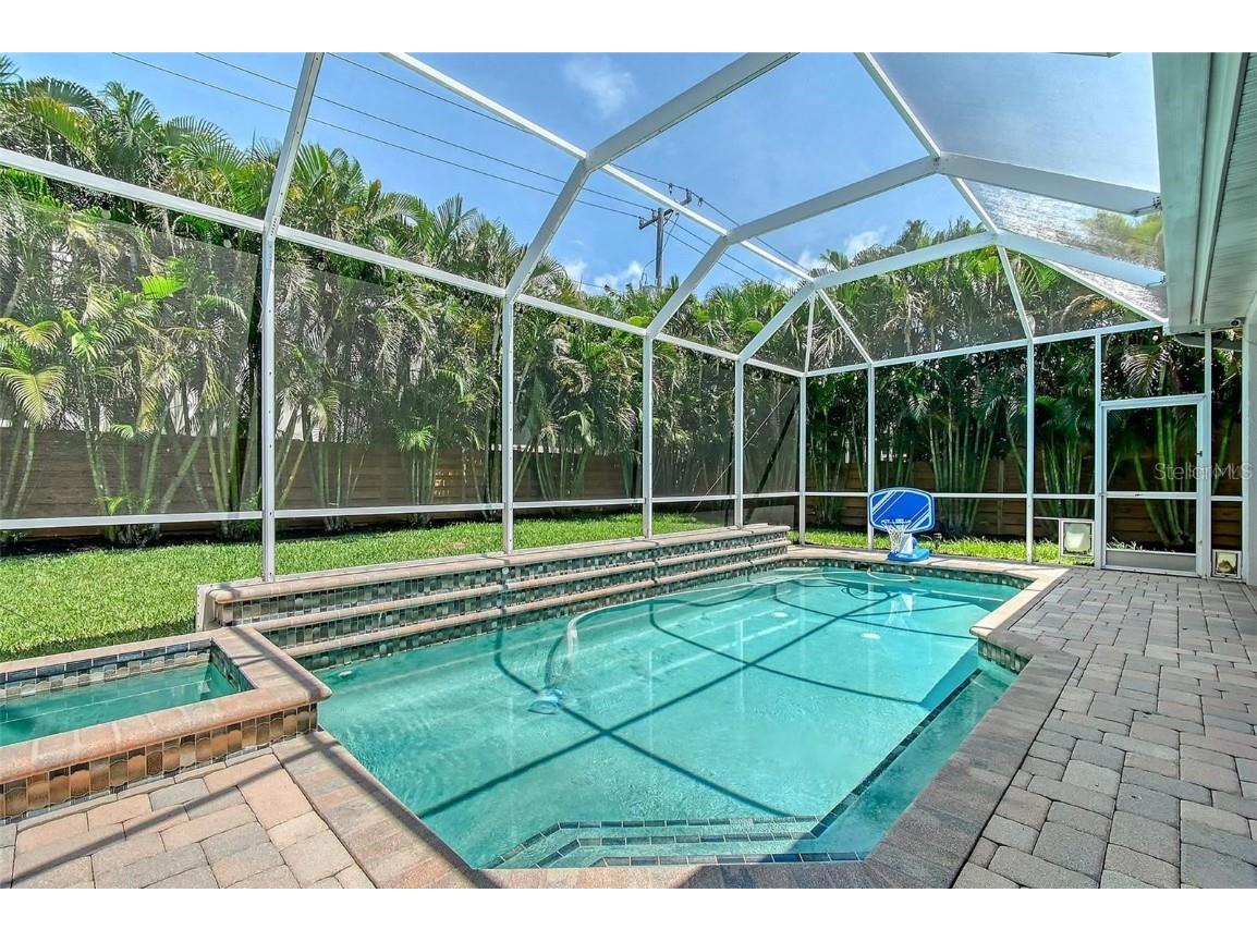 3921 Maravic Place Sarasota FL 34231 A4668587 image34