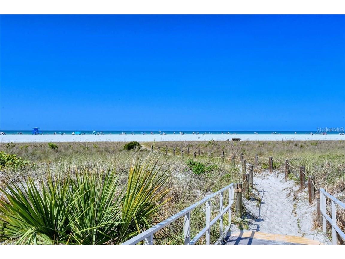 3921 Maravic Place Sarasota FL 34231 A4668587 image40