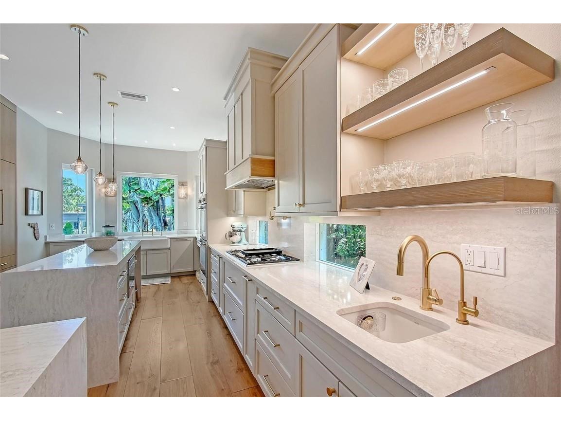 3921 Maravic Place Sarasota FL 34231 A4668587 image5