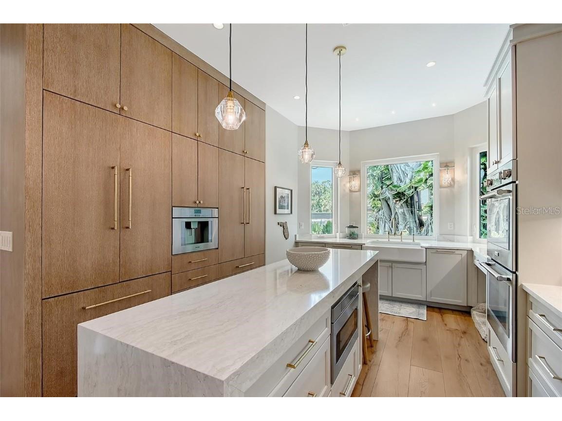 3921 Maravic Place Sarasota FL 34231 A4668587 image6