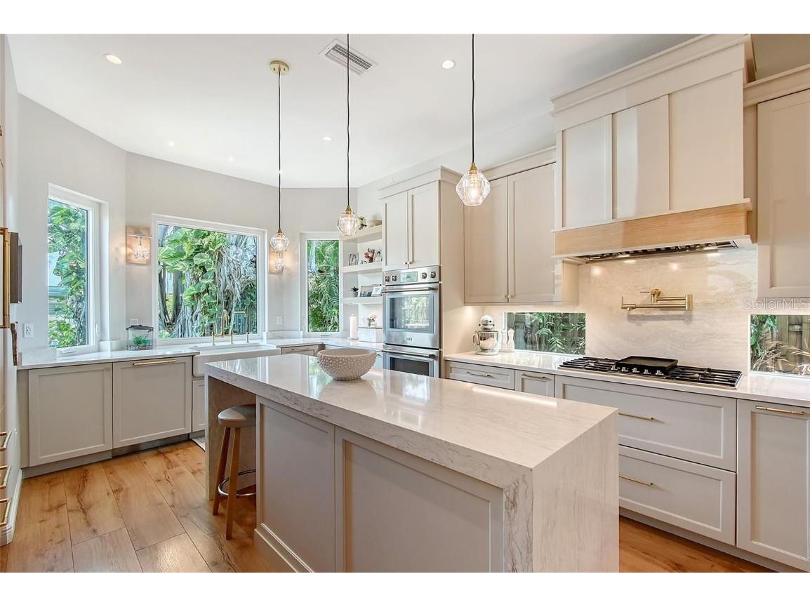 3921 Maravic Place Sarasota FL 34231 A4668587 image7