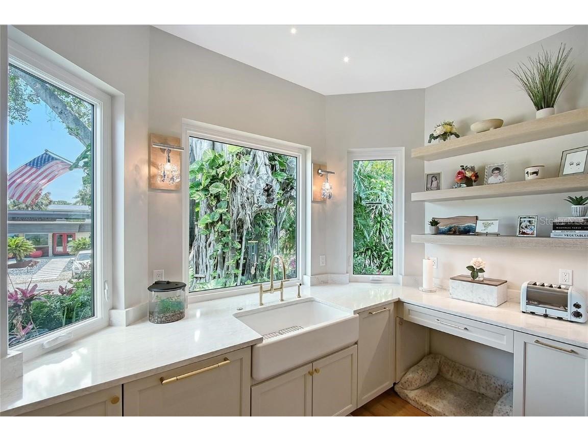 3921 Maravic Place Sarasota FL 34231 A4668587 image8