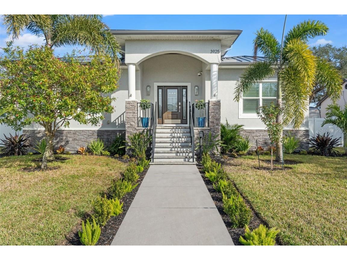 3925 1st Street NE Saint Petersburg FL 33703 TB8342966 image1