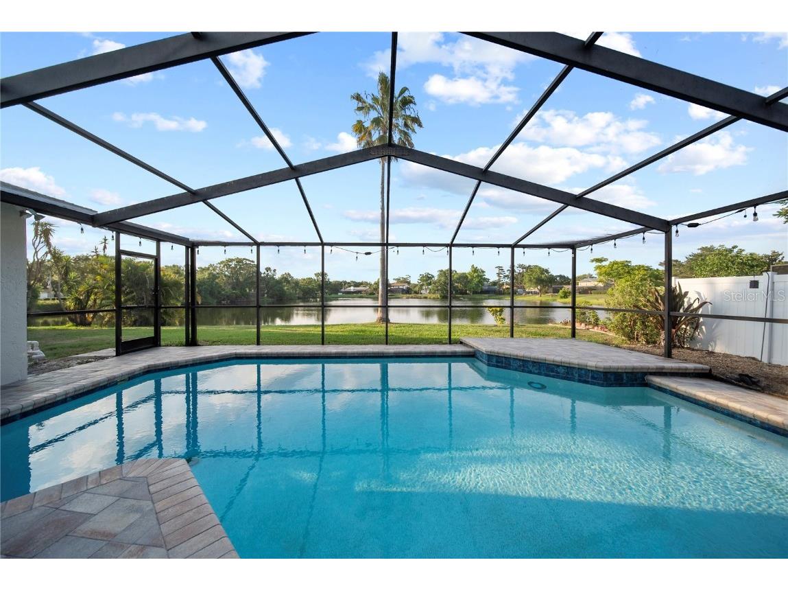 3925 Dunaire Drive Valrico FL 33596 TB8388619 image1