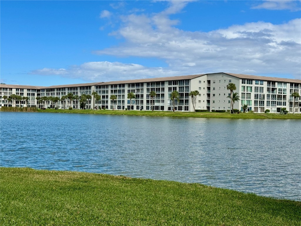 3927 Lake Bayshore Drive #F312 Bradenton FL 34205 A4669571 image39