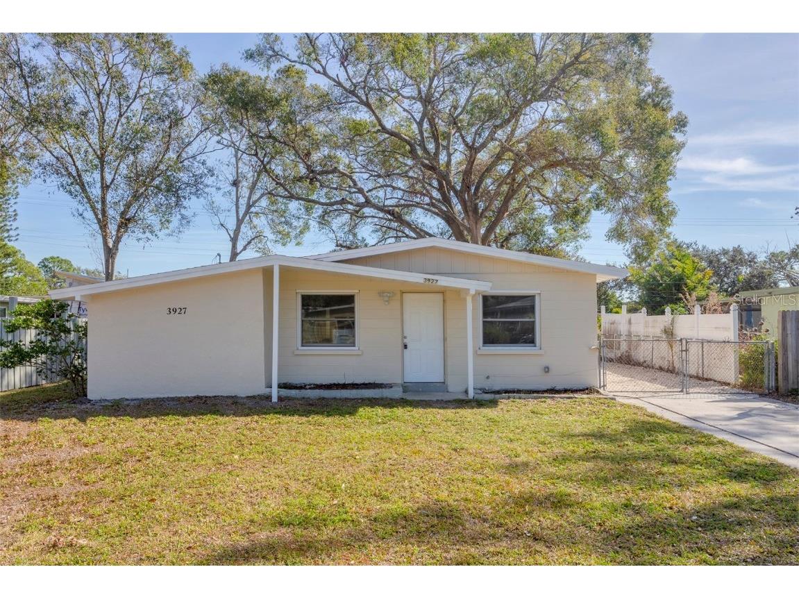 3927 Longhorn Drive Sarasota FL 34233 A4561204 image1