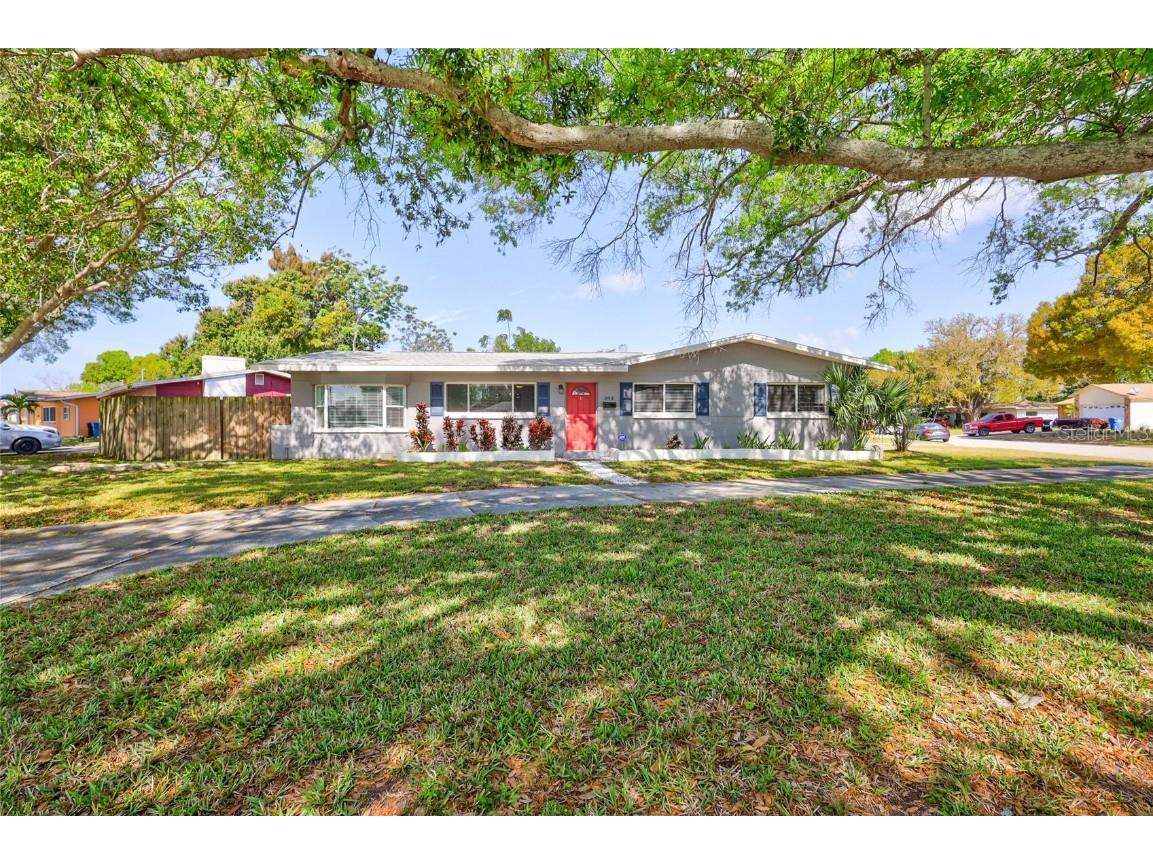 393 Lewis Boulevard SE Saint Petersburg FL 33705 U8234681 image1