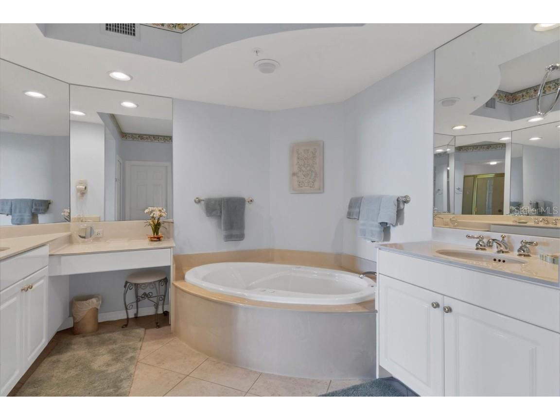 393 N Point Road #604 Osprey FL 34229 A4638035 image40