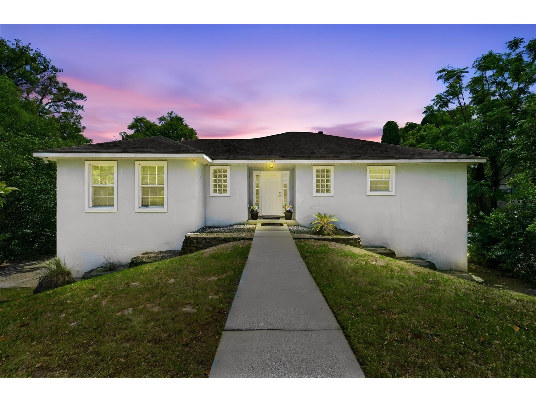 393 S Dexter Avenue Deland FL 32720 V4948759 image1