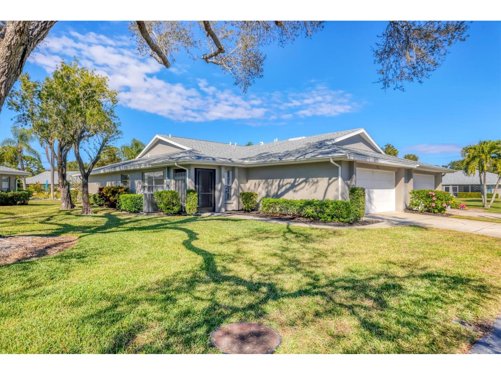 3930 Center Gate Circle #16 Sarasota FL 34233 A4676663 image1