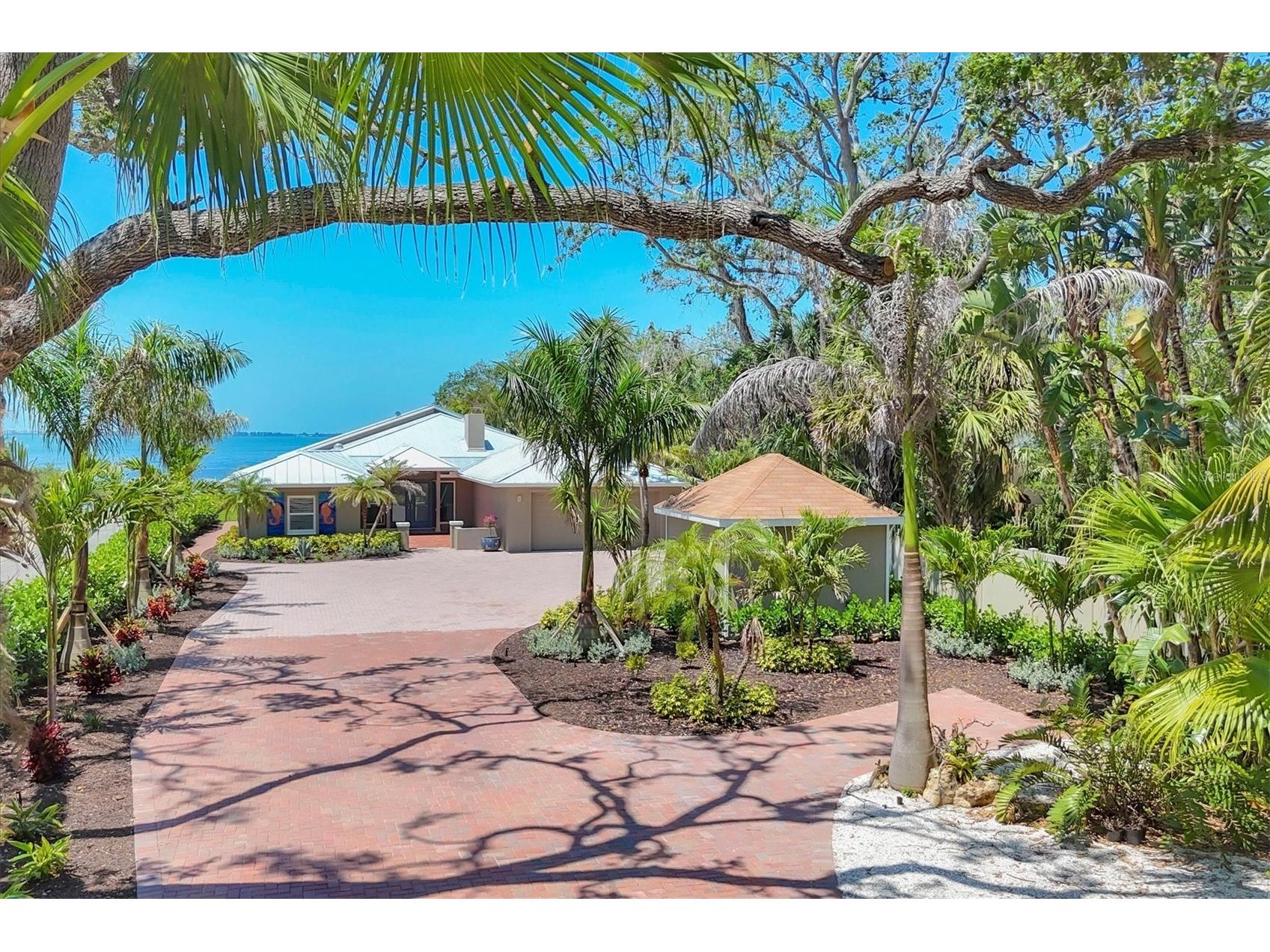 3931 Bay Shore Road Sarasota FL 34234 - SARASOTA BAY A4649616 image1