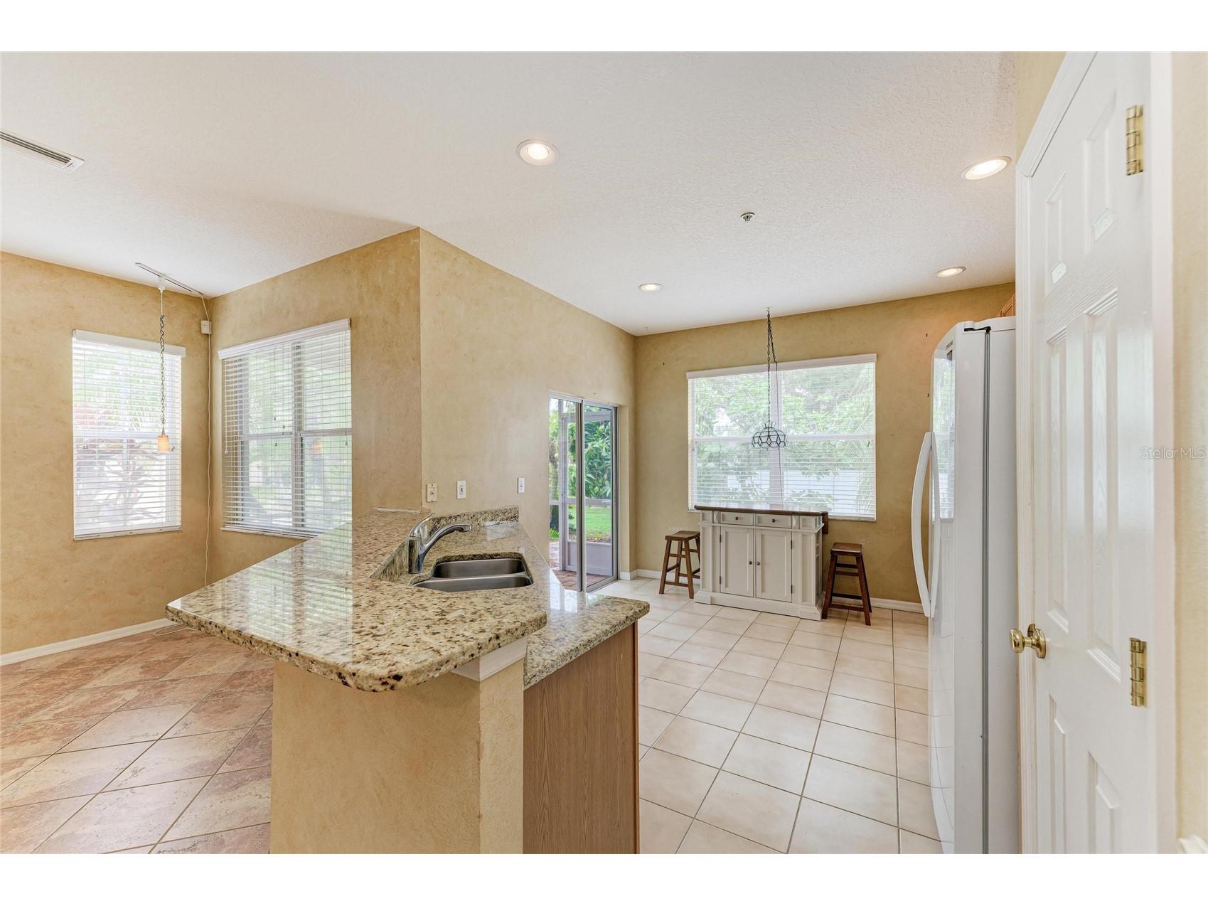 3931 Yellowstone Circle Sarasota FL 34233 A4695671 image14