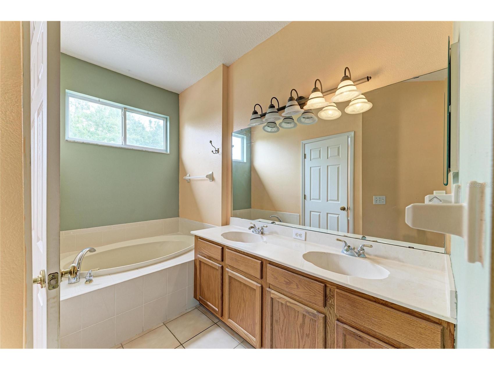 3931 Yellowstone Circle Sarasota FL 34233 A4695671 image23
