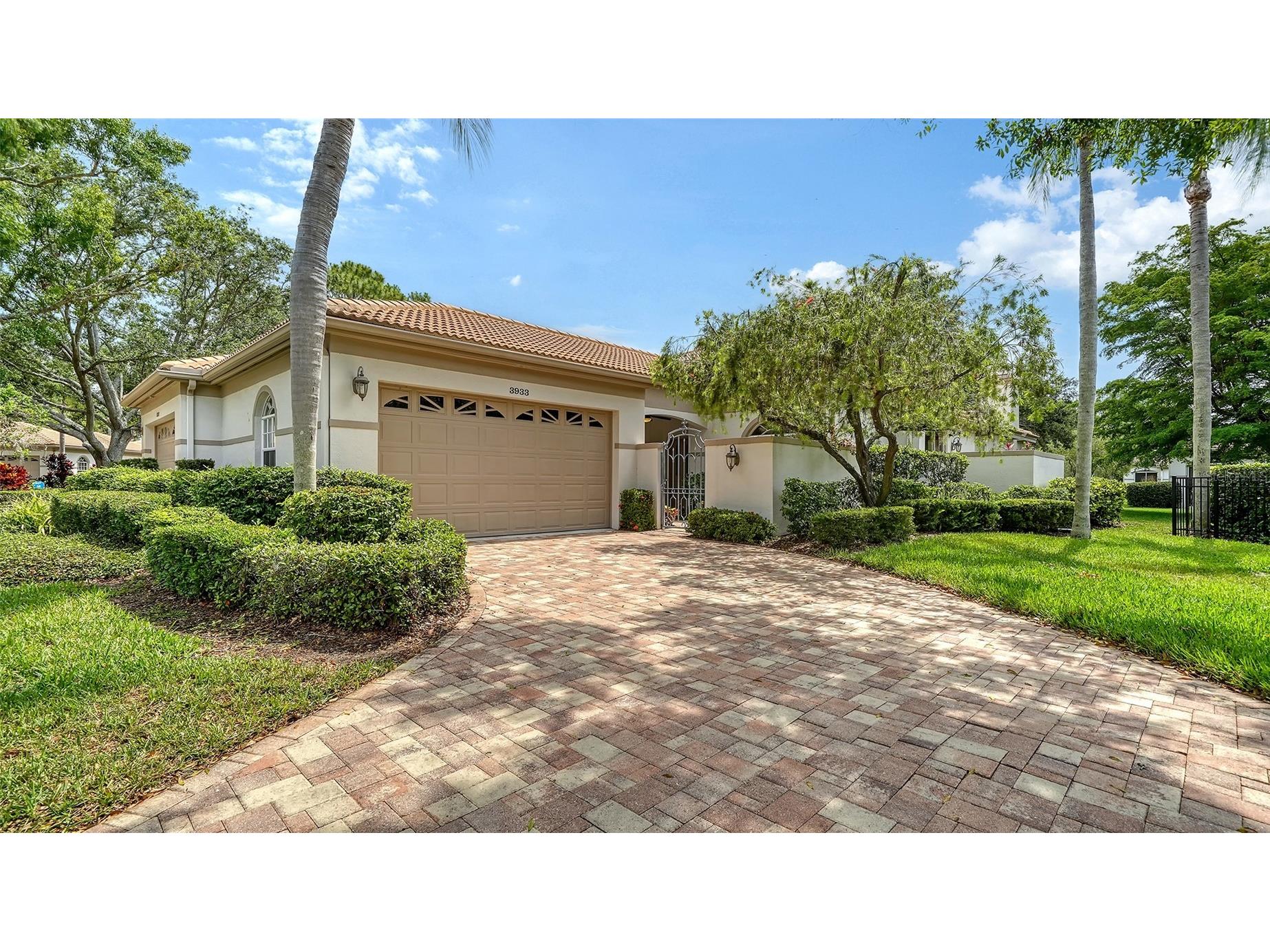 3933 Chatsworth Greene #50 Sarasota FL 34235 A4665170 image1