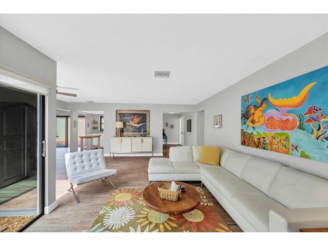 3933 Glen Oaks Manor Drive Sarasota FL 34232 A4642718 image3